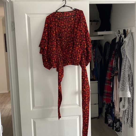 Wild animal print wrap top Medium - Picture 7 of 8